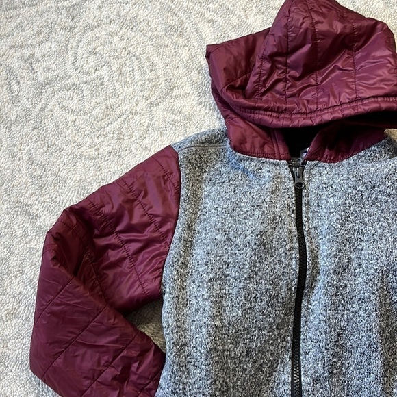 BOYS Sweater Jacket Old Navy Grey Burgundy Size Large 10-12 - Picture 2 of 6